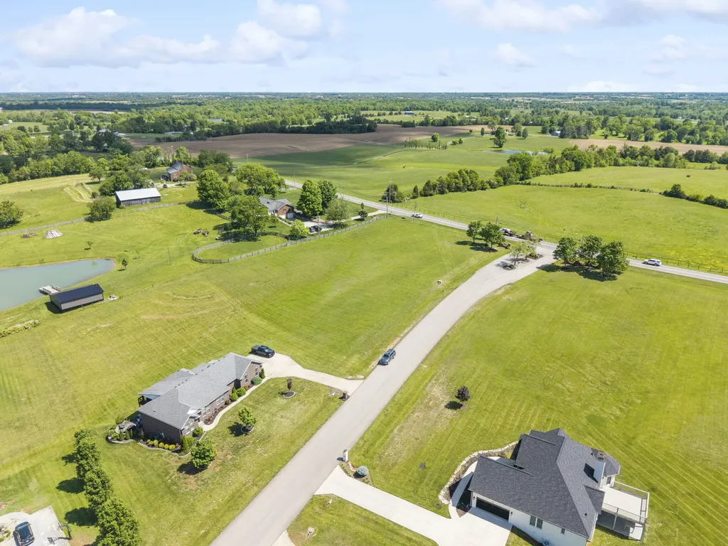 100 & 102 Abbey Ridge Bardstown KY 40004