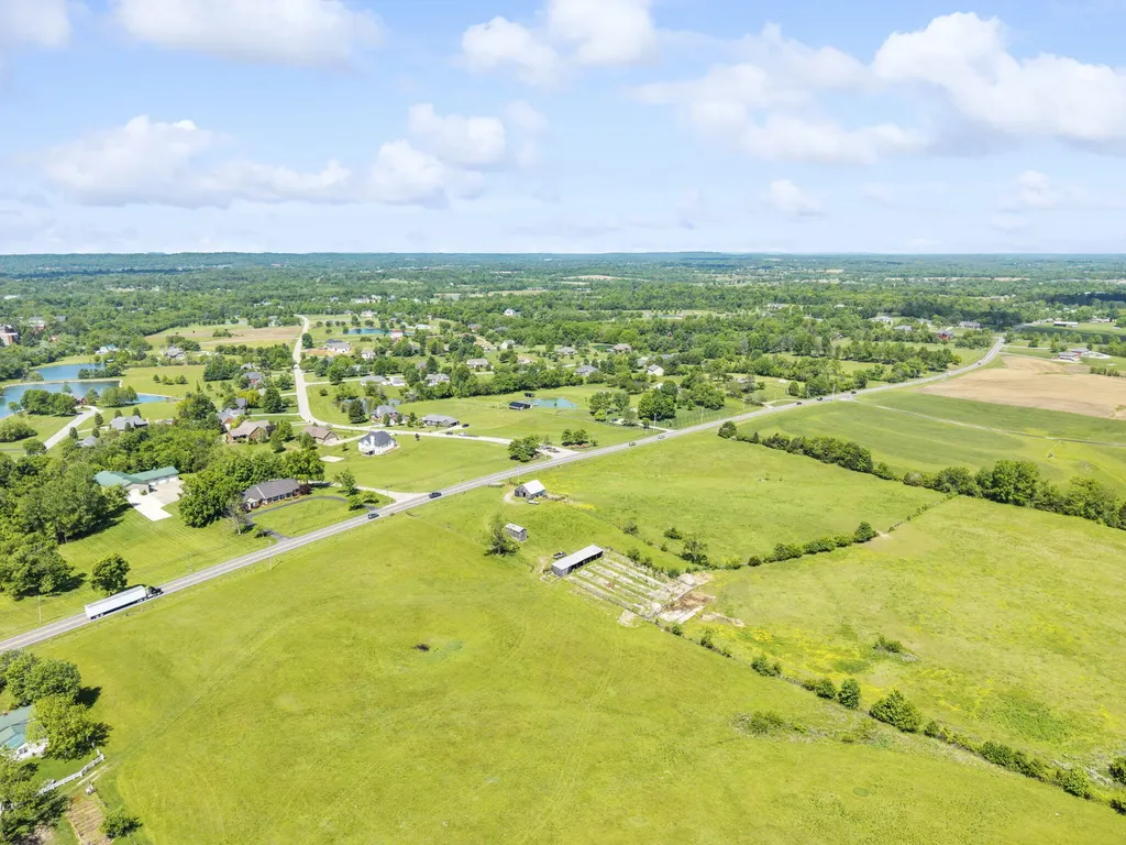 100 & 102 Abbey Ridge Bardstown KY 40004