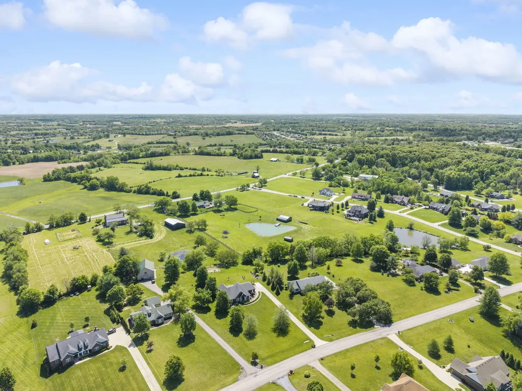 100 & 102 Abbey Ridge Bardstown KY 40004