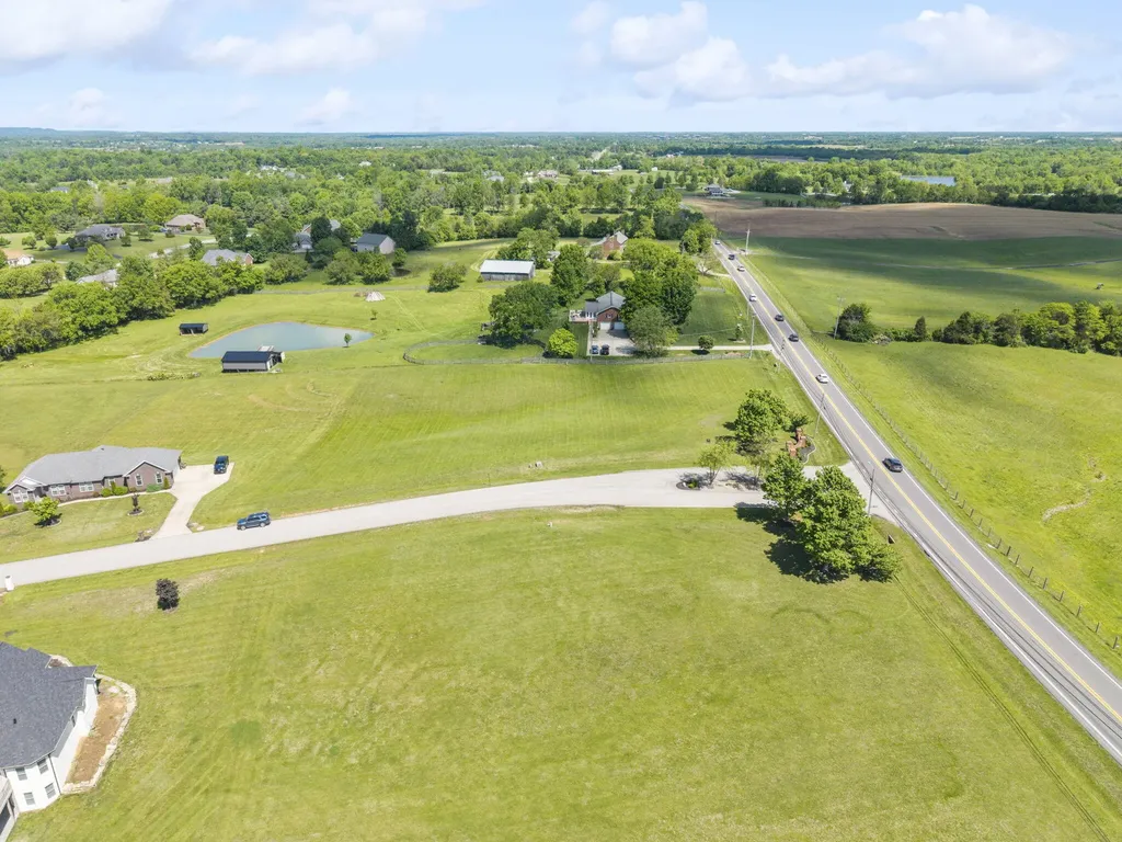 100 & 102 Abbey Ridge Bardstown KY 40004