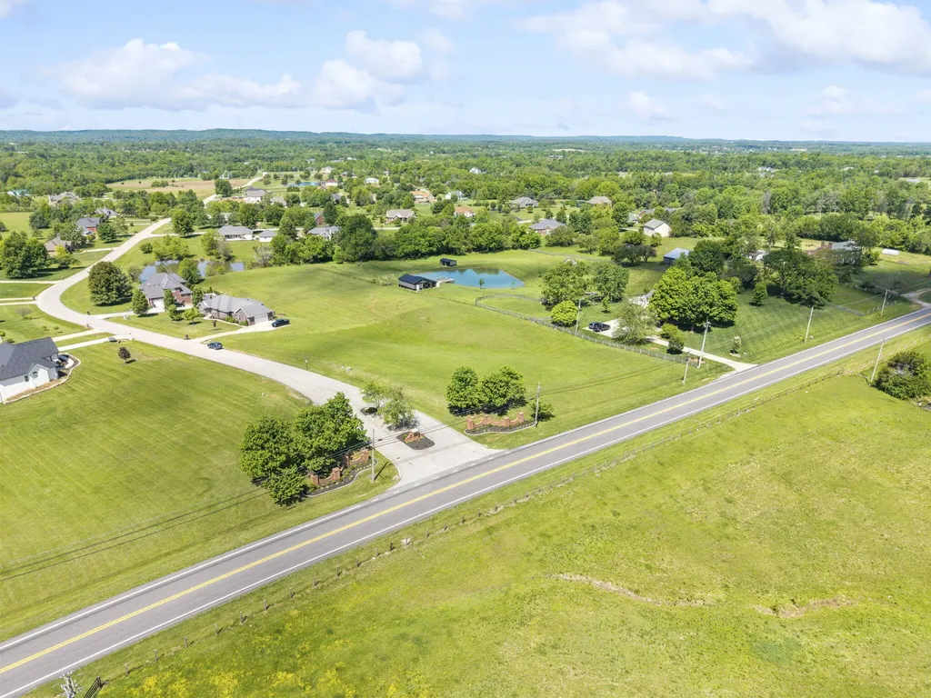100 & 102 Abbey Ridge Bardstown KY 40004