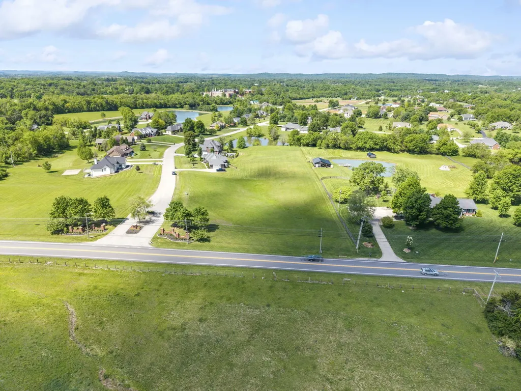 100 & 102 Abbey Ridge Bardstown KY 40004