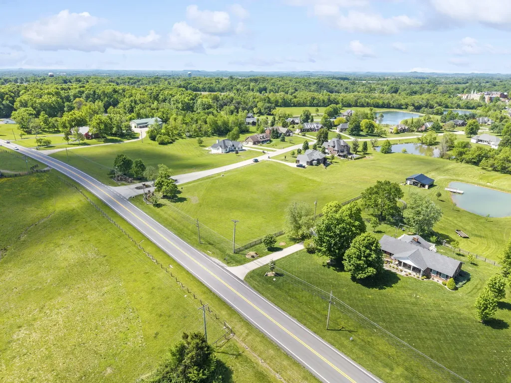 100 & 102 Abbey Ridge Bardstown KY 40004