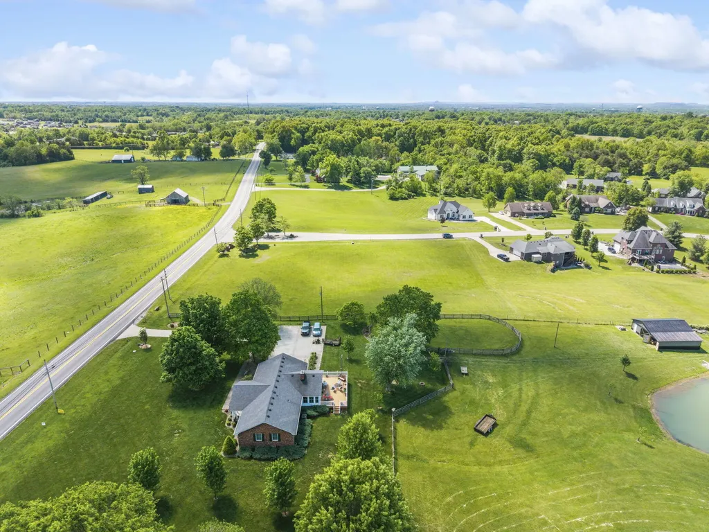 100 & 102 Abbey Ridge Bardstown KY 40004