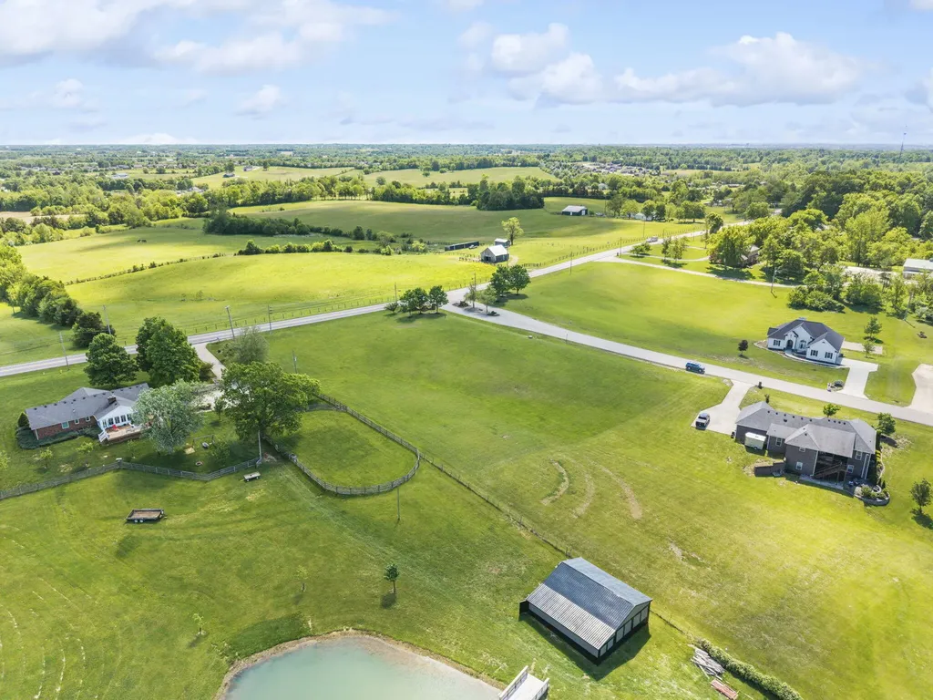 100 & 102 Abbey Ridge Bardstown KY 40004