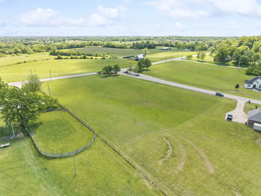 100 & 102 Abbey Ridge Bardstown KY 40004