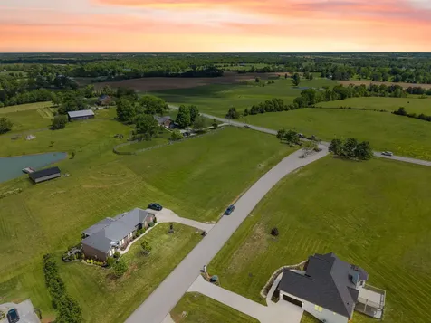 100 & 102 Abbey Ridge Bardstown KY 40004