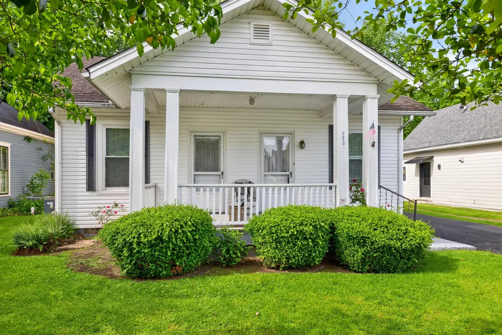 223 W Higgins Street Midway KY 40347
