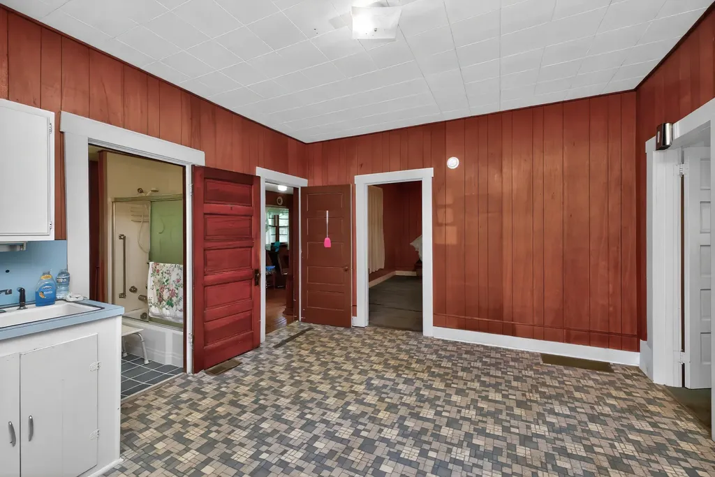 223 W Higgins Street Midway KY 40347