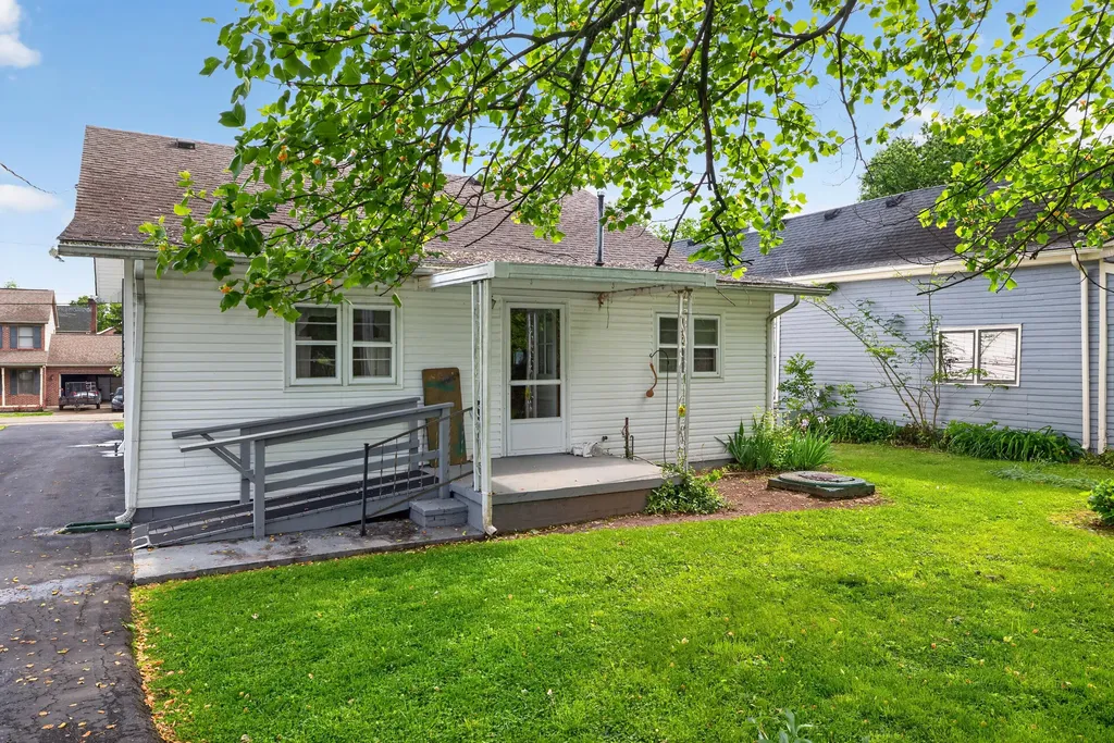 223 W Higgins Street Midway KY 40347