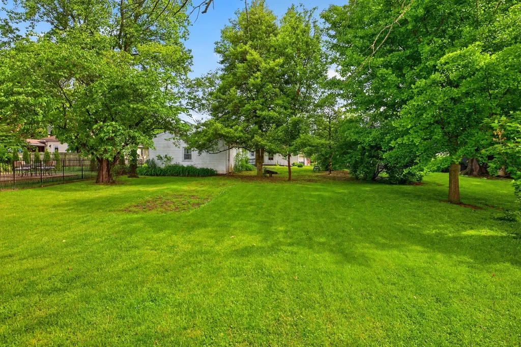 223 W Higgins Street Midway KY 40347