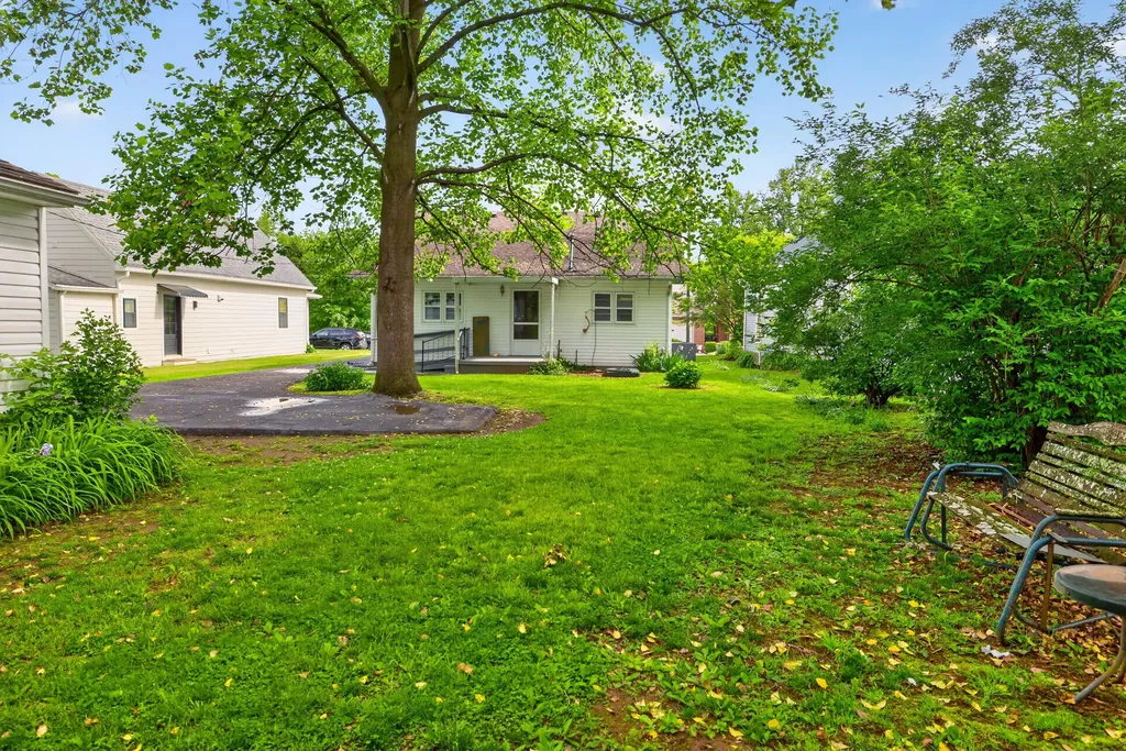 223 W Higgins Street Midway KY 40347