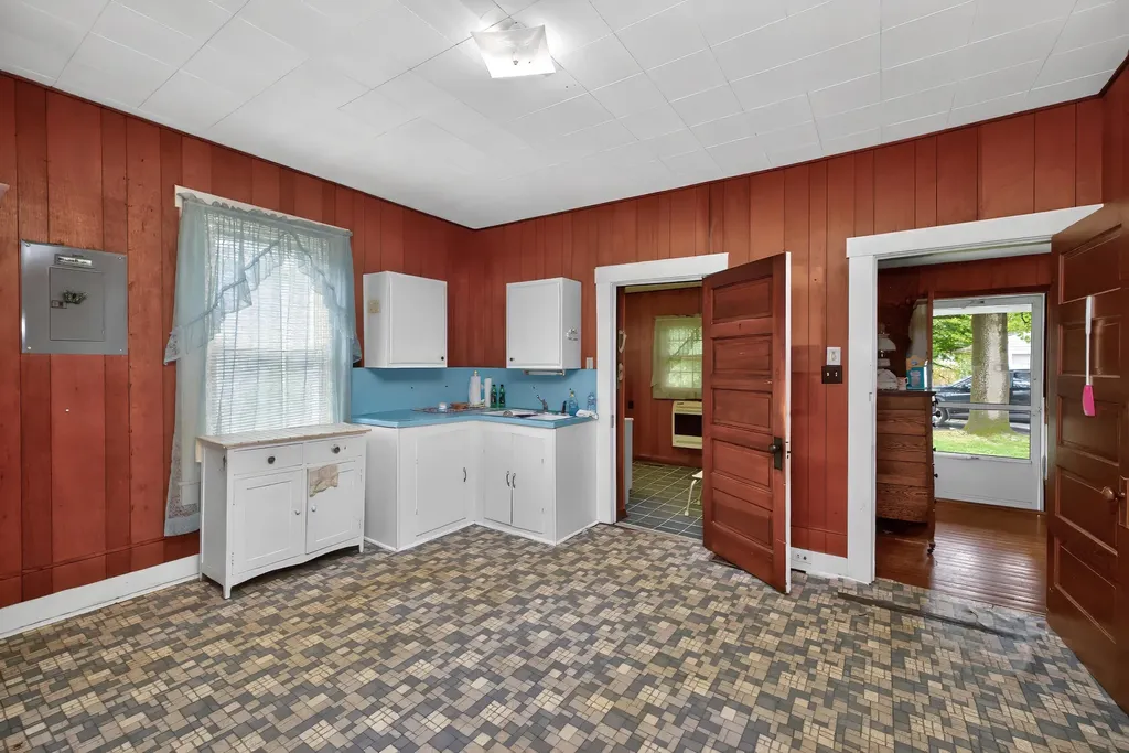 223 W Higgins Street Midway KY 40347