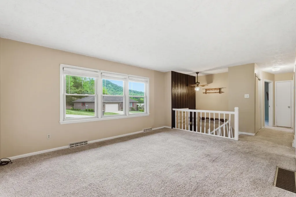 115 Meade Drive Irvine KY 40336
