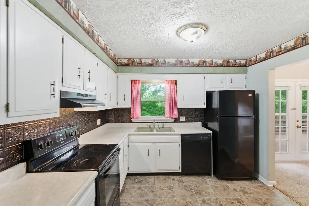 115 Meade Drive Irvine KY 40336