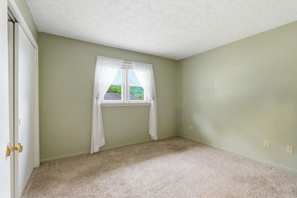 115 Meade Drive Irvine KY 40336