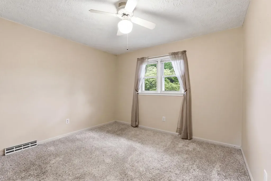 115 Meade Drive Irvine KY 40336