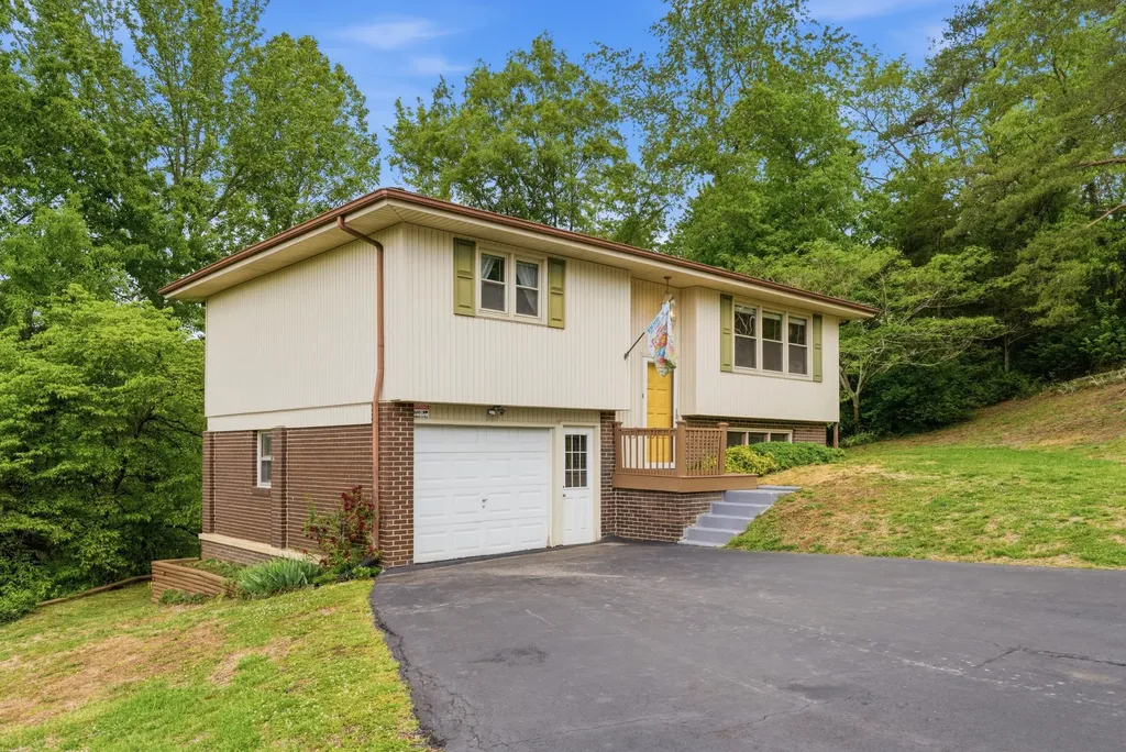115 Meade Drive Irvine KY 40336