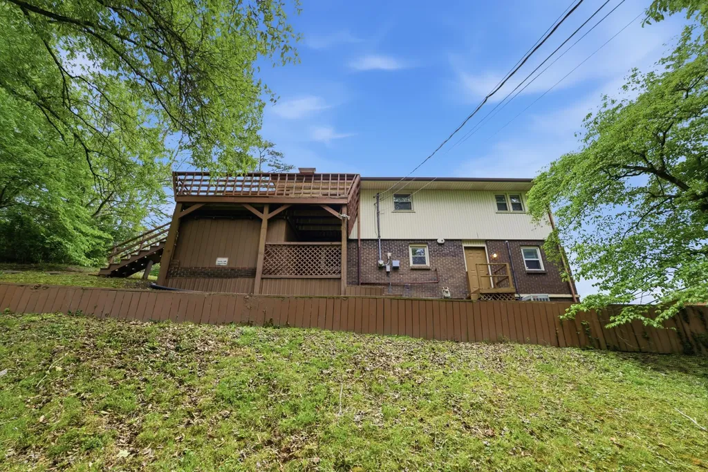 115 Meade Drive Irvine KY 40336