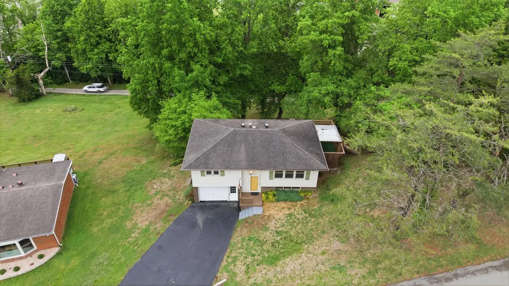 115 Meade Drive Irvine KY 40336