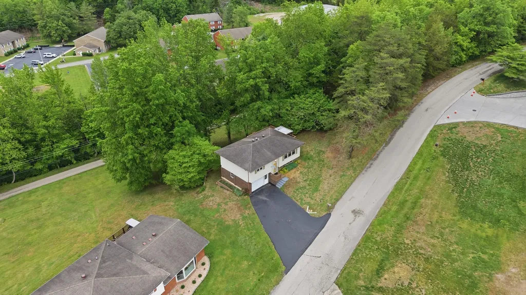 115 Meade Drive Irvine KY 40336