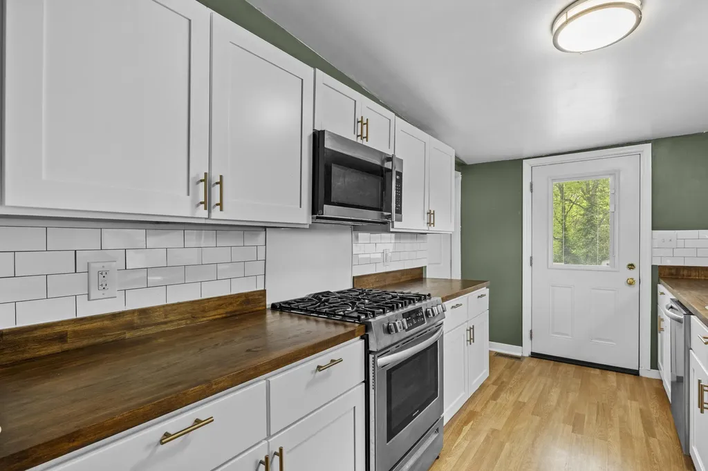 327 Smith Street Midway KY 40347