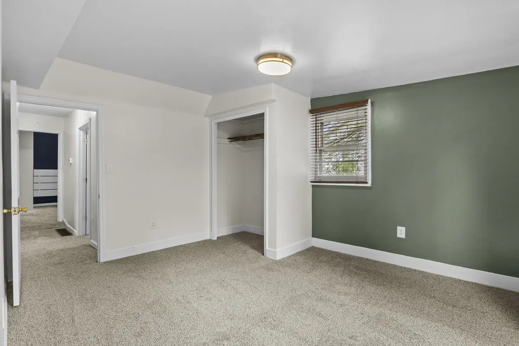327 Smith Street Midway KY 40347