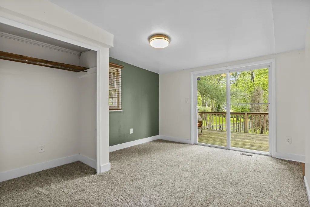 327 Smith Street Midway KY 40347
