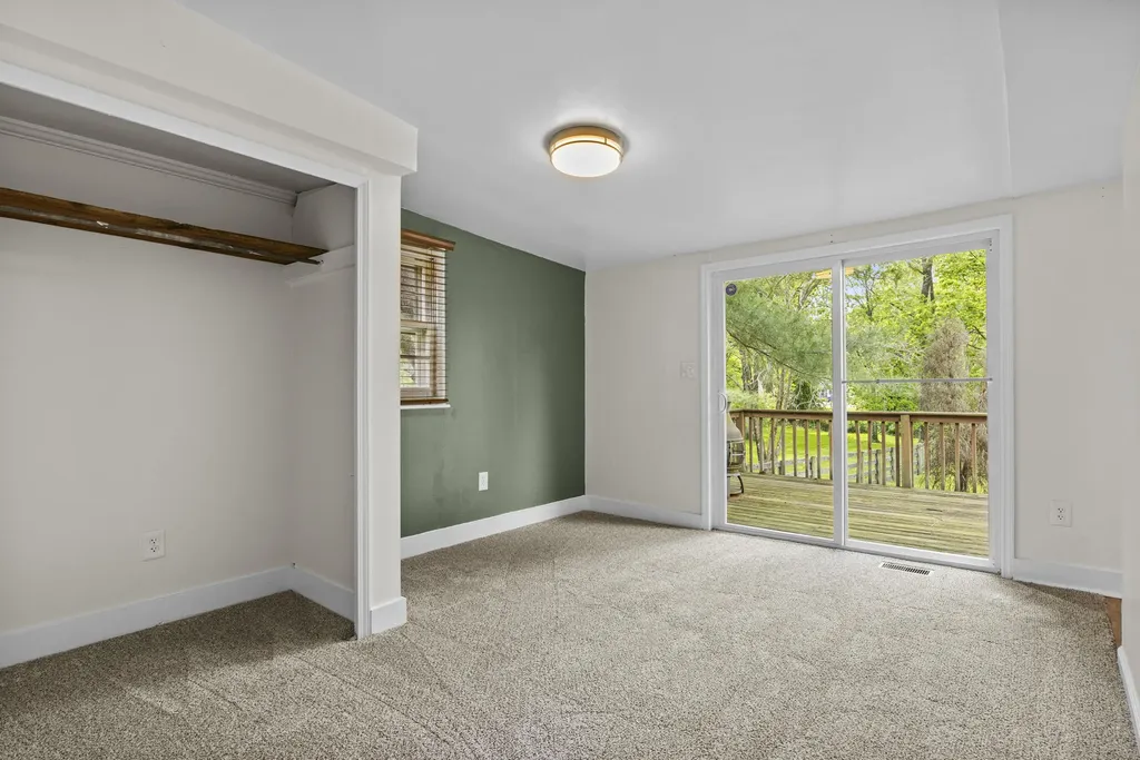 327 Smith Street Midway KY 40347