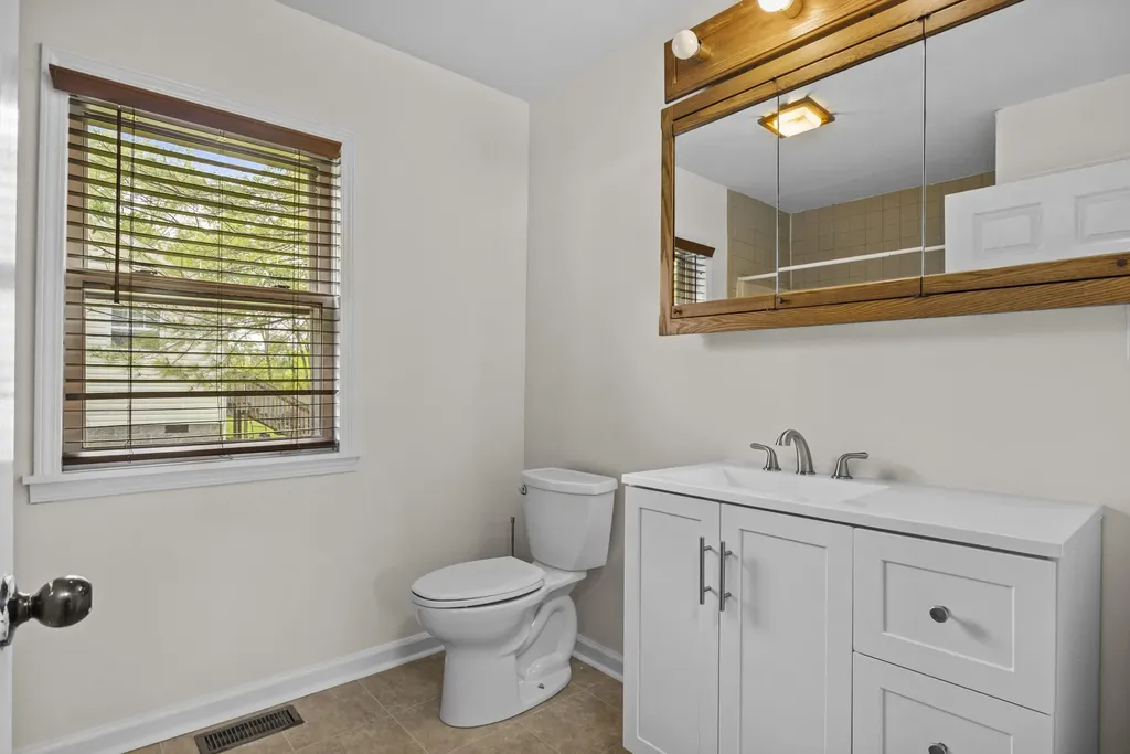 327 Smith Street Midway KY 40347