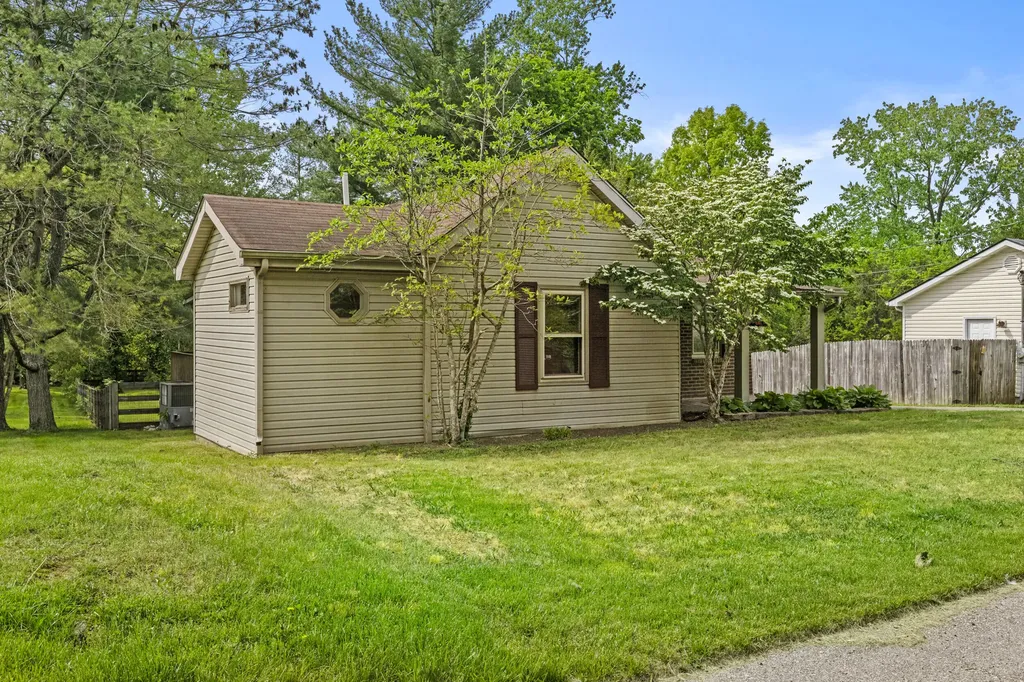 327 Smith Street Midway KY 40347