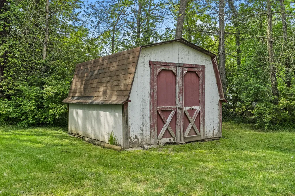 327 Smith Street Midway KY 40347