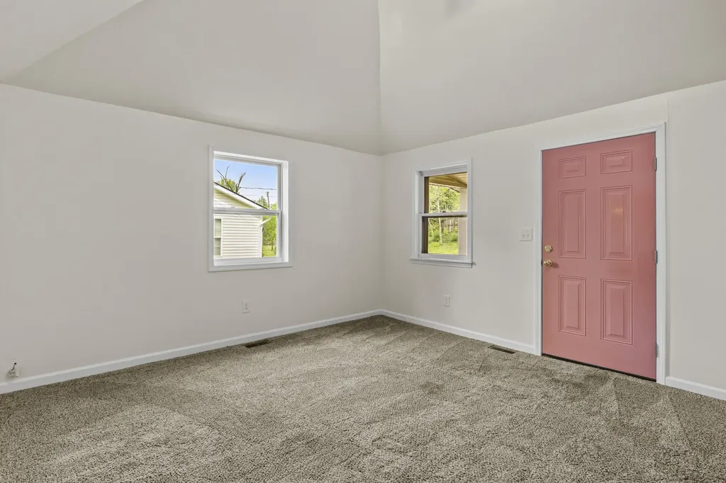 327 Smith Street Midway KY 40347