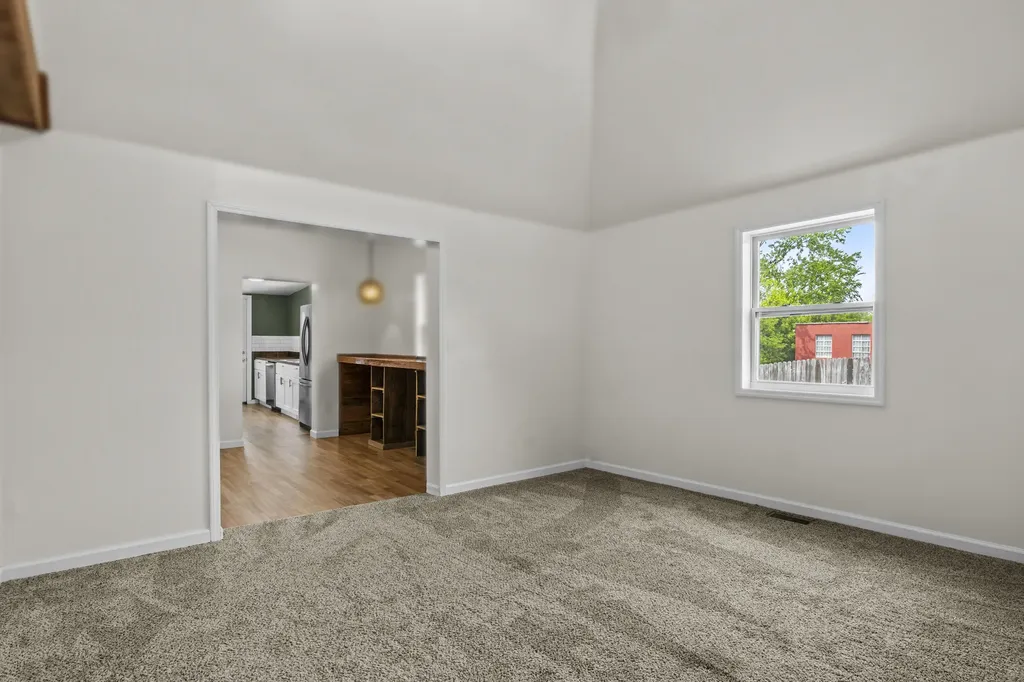 327 Smith Street Midway KY 40347