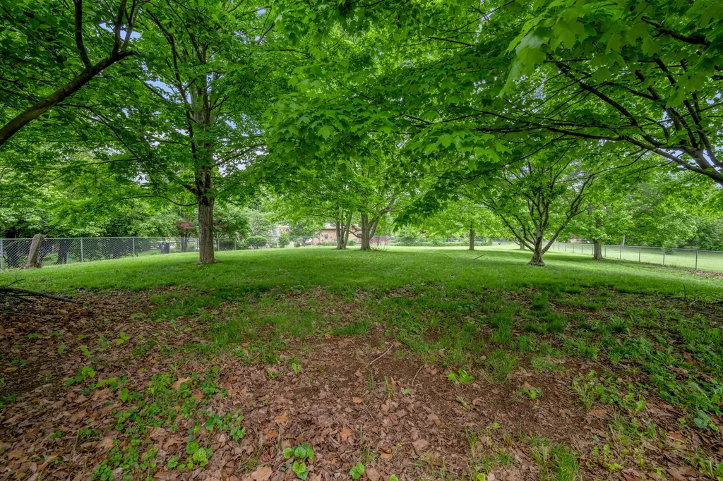 1282 Narragansett Park Lexington KY 40517