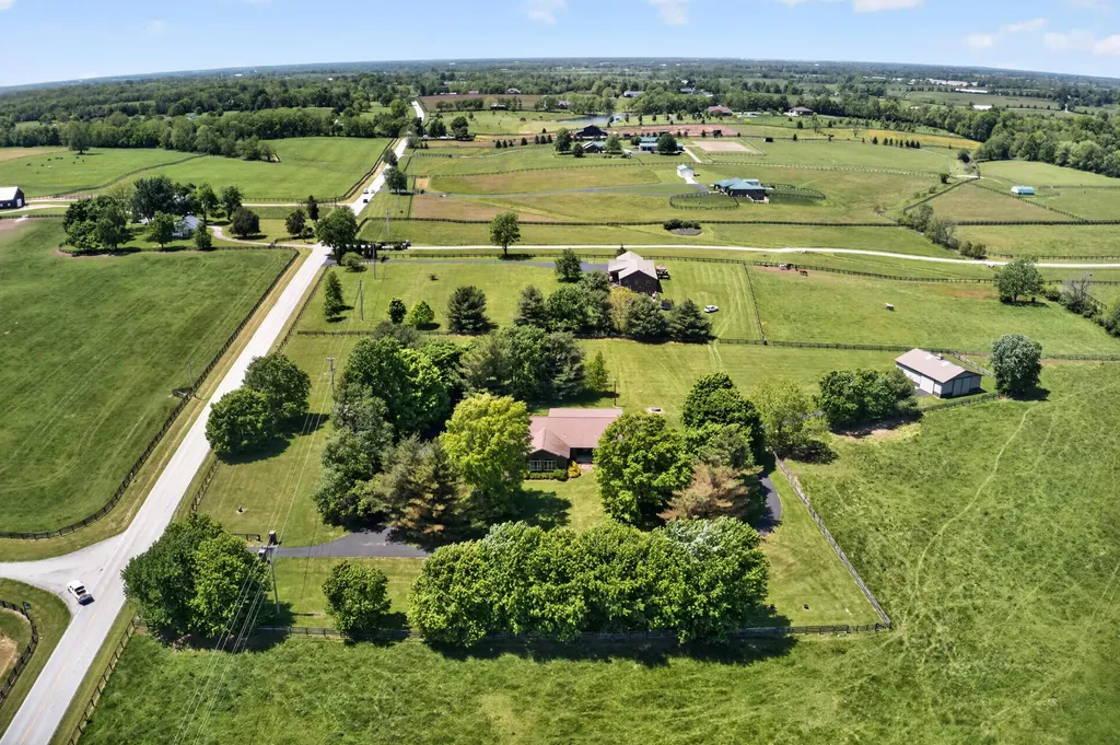 3122 Georgetown Road Paris KY 40361
