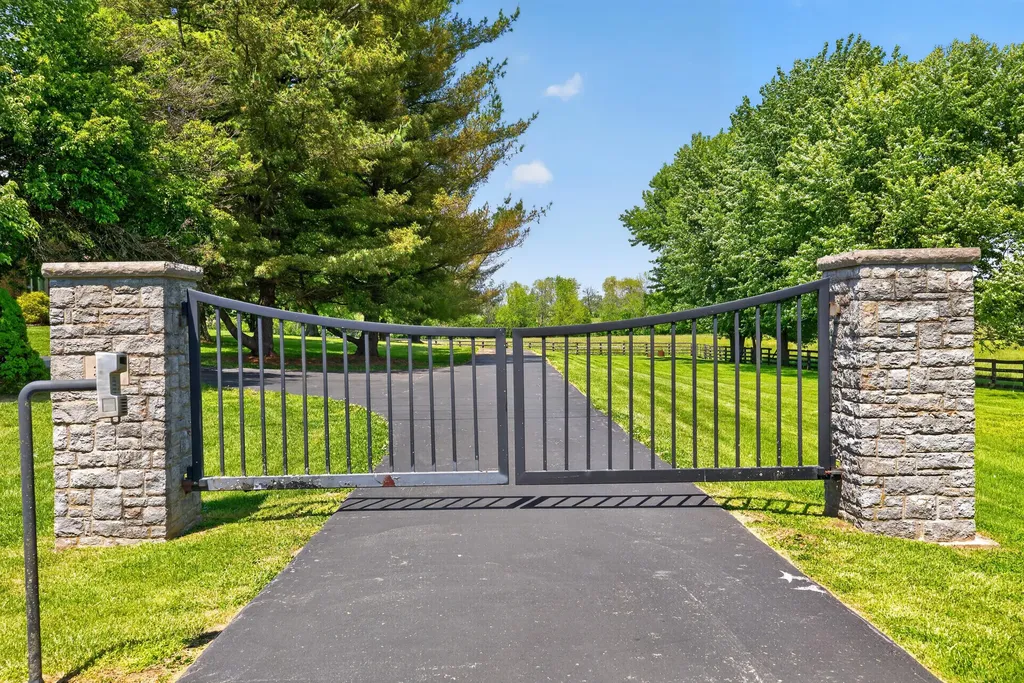 3122 Georgetown Road Paris KY 40361