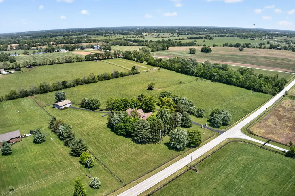 3122 Georgetown Road Paris KY 40361