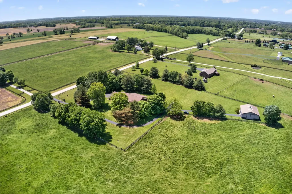 3122 Georgetown Road Paris KY 40361