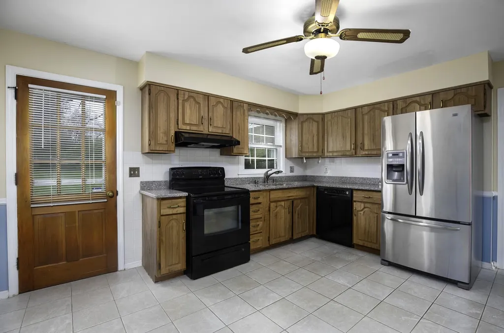 128 Ravenwood Road Versailles KY 40383