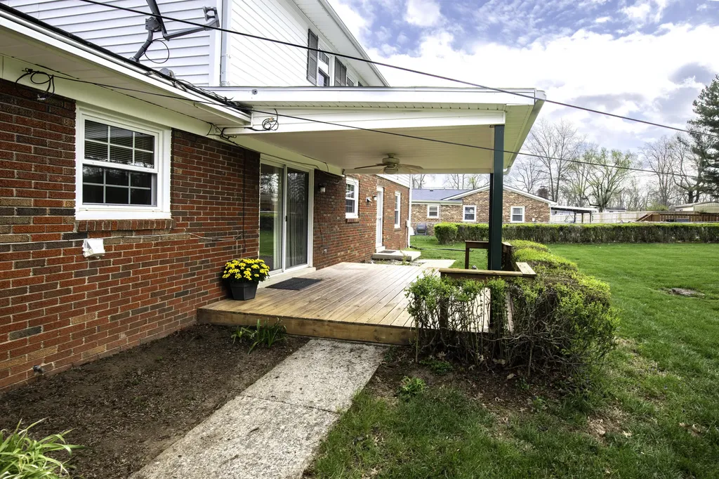 128 Ravenwood Road Versailles KY 40383