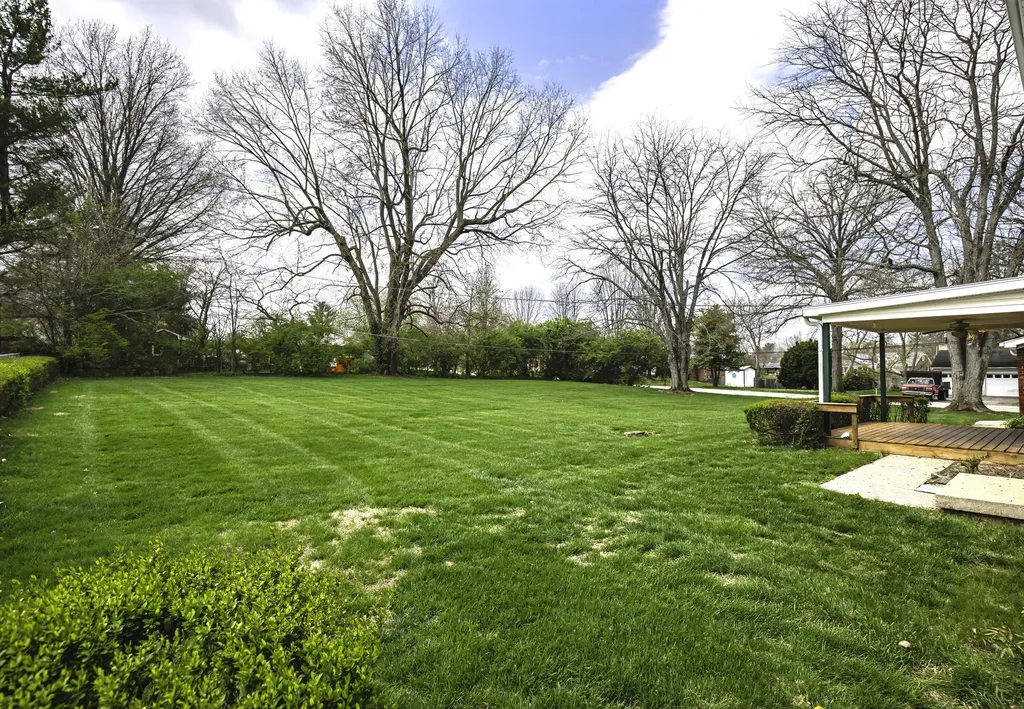 128 Ravenwood Road Versailles KY 40383