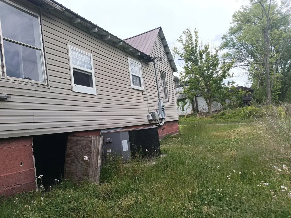 2933 Key Route-1092 Flat Gap KY 41219
