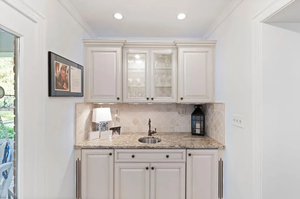 2197 Taborlake Circle Lexington KY 40502