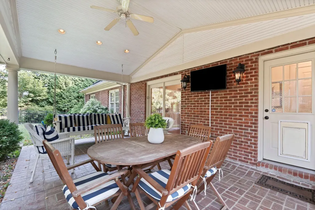 2197 Taborlake Circle Lexington KY 40502