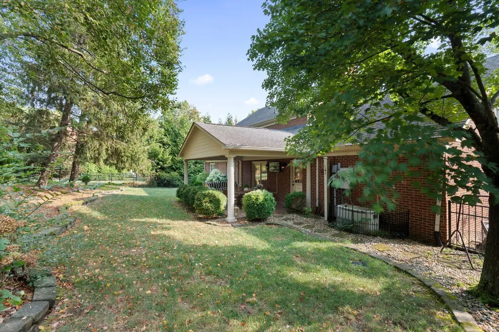 2197 Taborlake Circle Lexington KY 40502