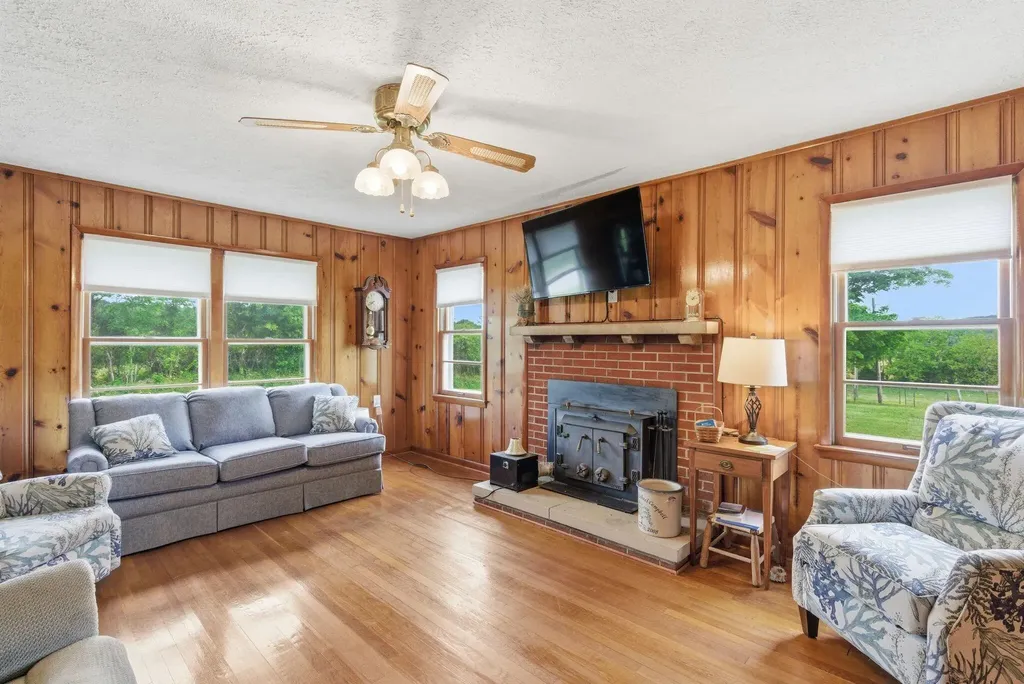 5029 S Highway 379 Jamestown KY 42629