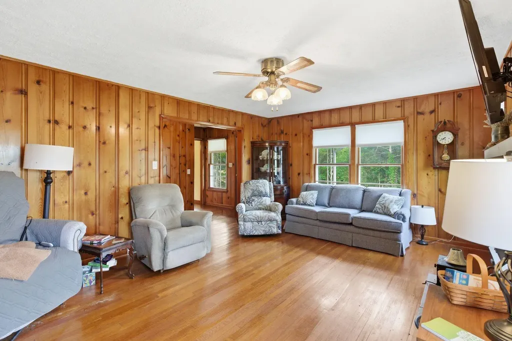 5029 S Highway 379 Jamestown KY 42629