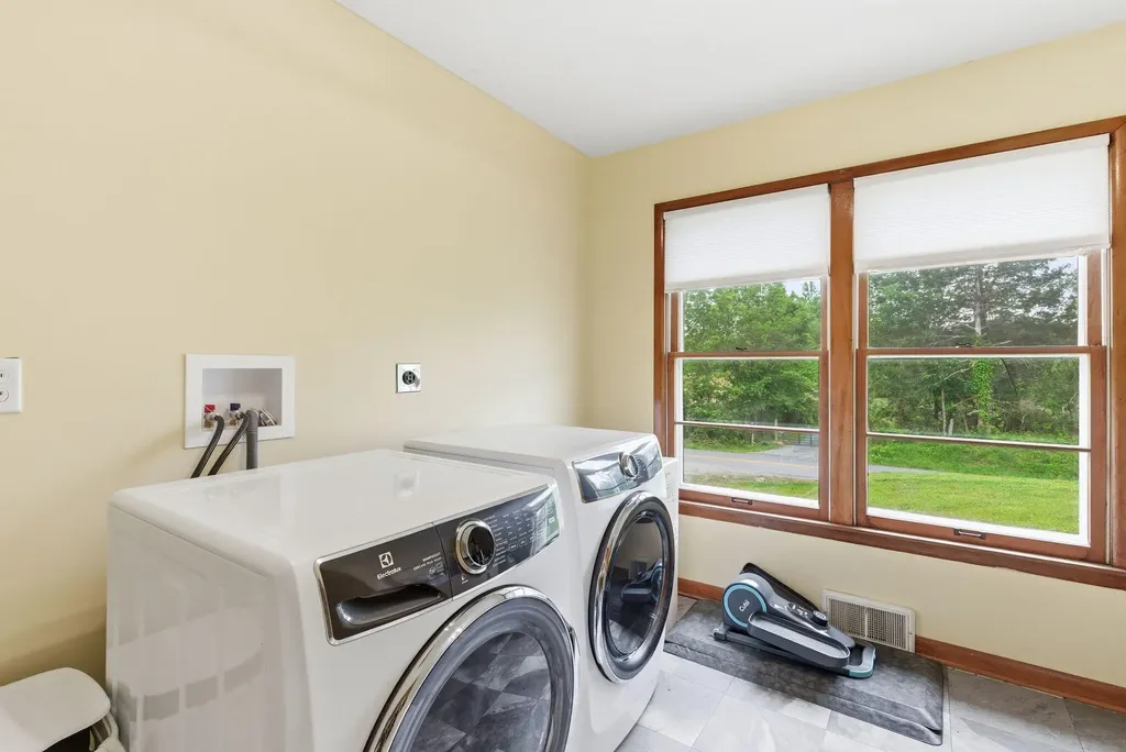 5029 S Highway 379 Jamestown KY 42629