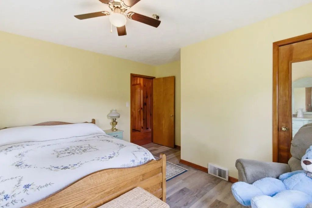 5029 S Highway 379 Jamestown KY 42629